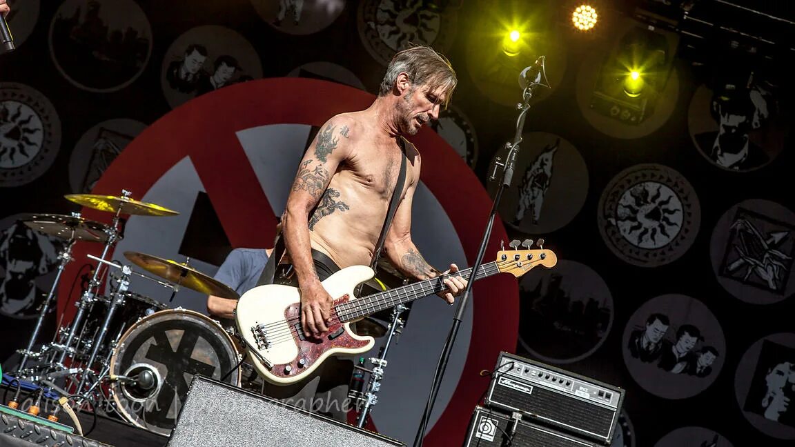 Джей басс. Джей Бентли. Jay Bentley (musician). Джейми Миллер бэд Релиджн. Bad Religion.