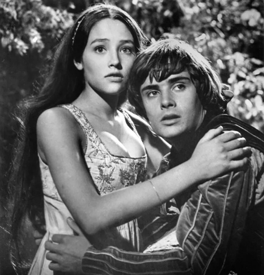Сколько лет было джульетте. Ромео и джульетта фильм 1968. джульетта капулетти. ромео и джульетта 1968 года актёры 2021 году фото. джульетта капулетти блондинка или брюнетка.