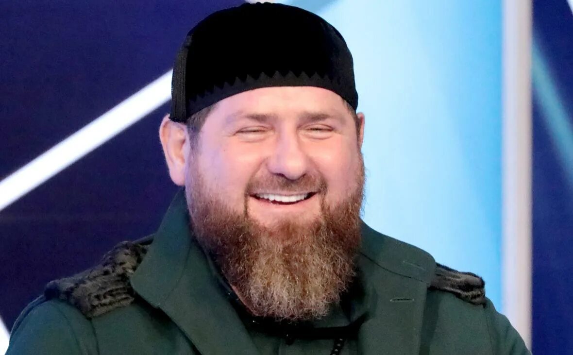 Песков и кадыров. Рамзан кадыров. Кадыров рамзан ахматович. Кадыров 2005. Рамзан кадыров кибертрак.