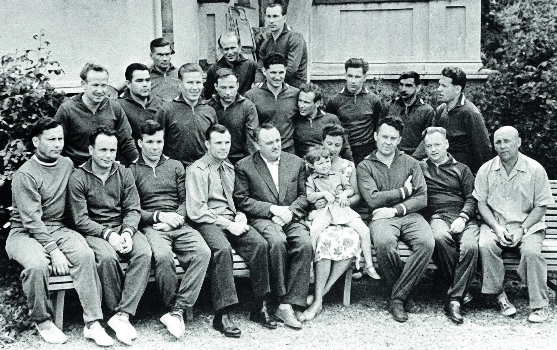 Первая команда. Гагарин в отряде Космонавтов 1960. Отбор Космонавтов 1961. Отряд Космонавтов 1961. Первый отряд Космонавтов 1960.