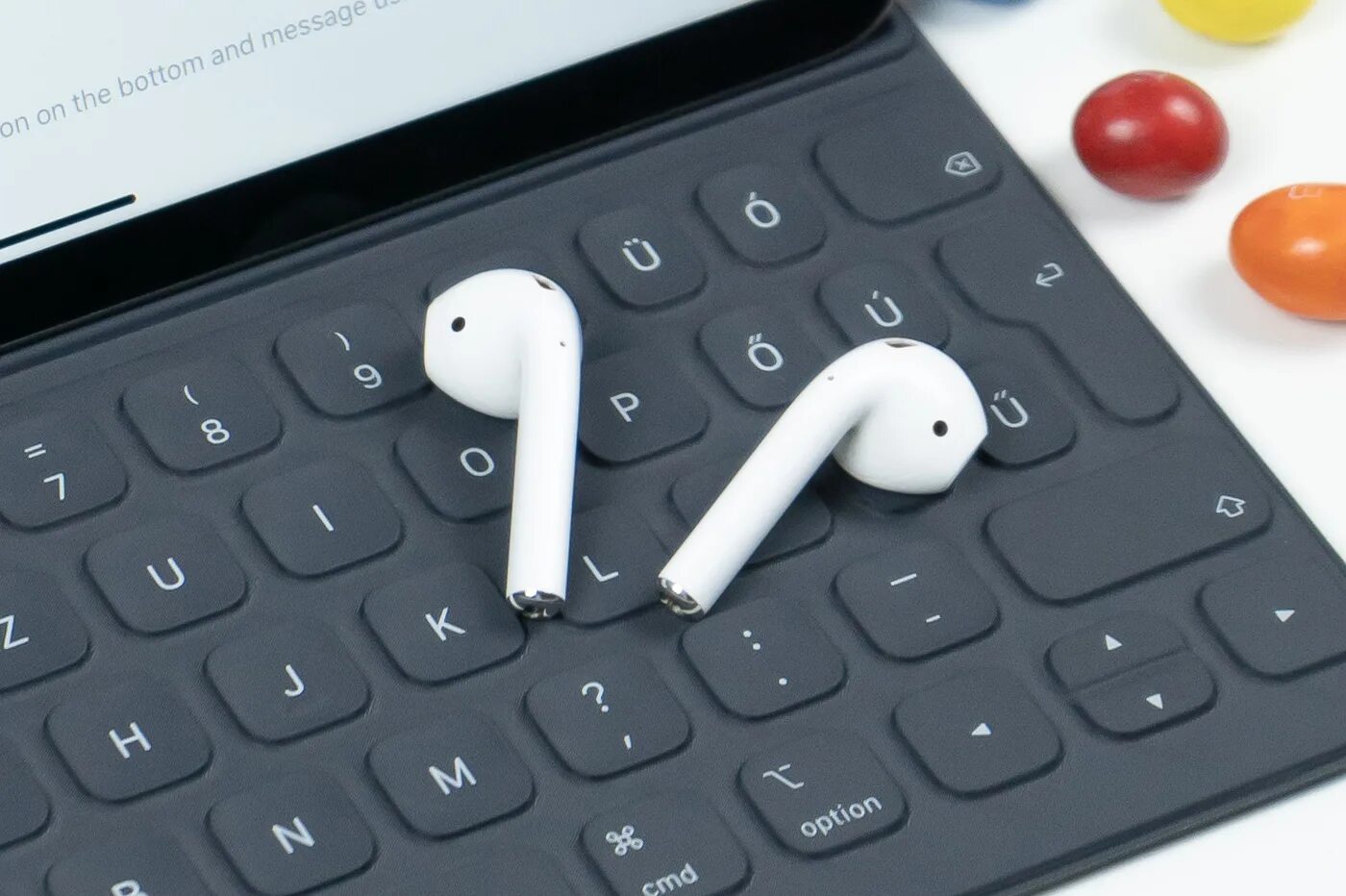 AIRPODS 3 тихо играют. Аирподсы стали тихо играть. Один наушник играет тише аирподс. Как сделать сброс AIRPODS 3.