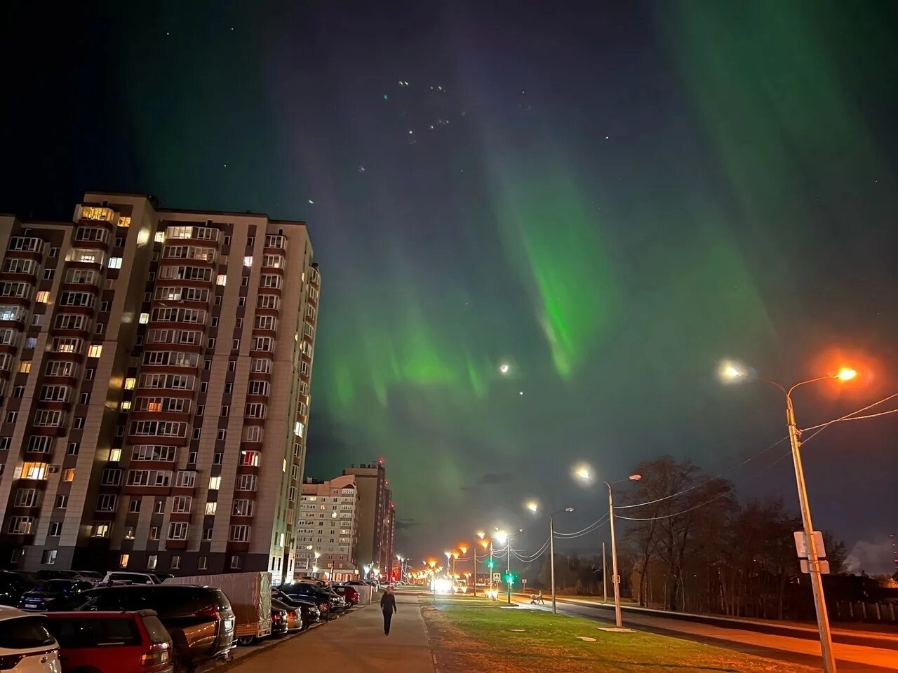 Северное сияние в перми 2025. Северное сияние в москве 2025 24 апреля. северное сияние череповец. северное сияние тюмень 2025. северное сияние в краснодаре 2025.