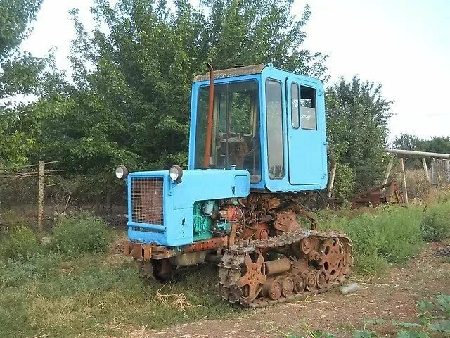 Гусеничный трактор т 70. Ктз т-70. Т-70 трактор. Трактор ктз т-70 с. Гусеничный трактор беларус т70см2.