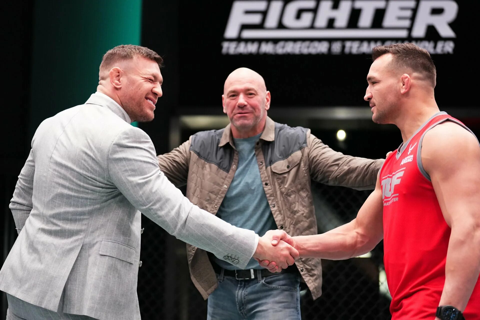 Макгрегор ufc 303. Ufc 302 золотые перчатки. макгрегор чендлер бой когда.
