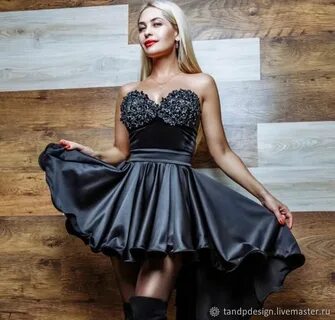 Корсетное платье с пышной юбкой