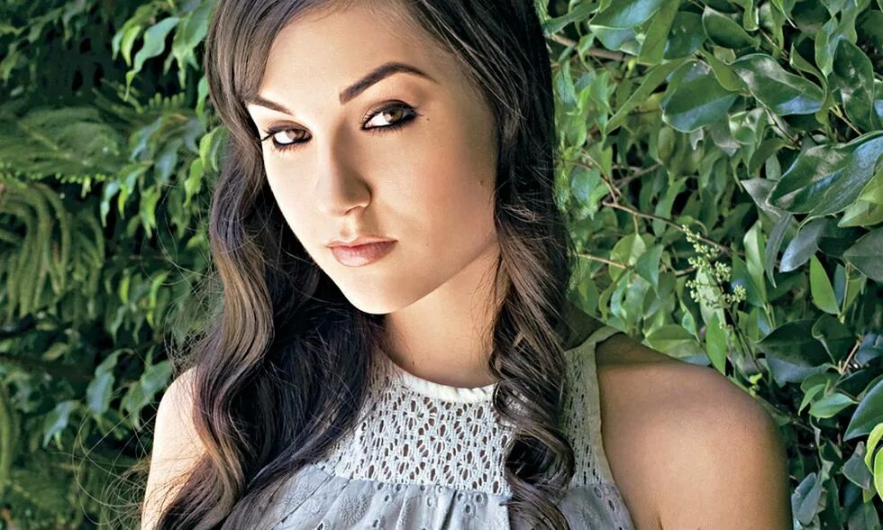 Села грей. Sasha Grey в платье. Саша грей фото актрисы. Саша грей без макияжа. Sasha Grey тушь.