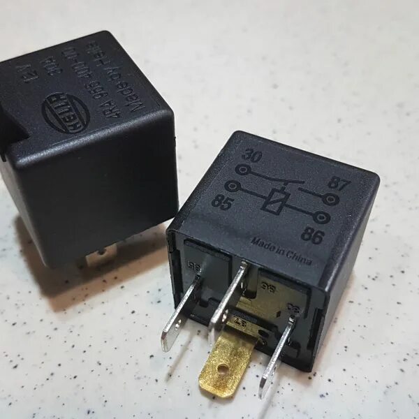 Реле HELLA 12v. HELLA 12v SN 52010898. HELLA 87400 реле. W221 Terminal 15 relay HELLA. Hella 12v