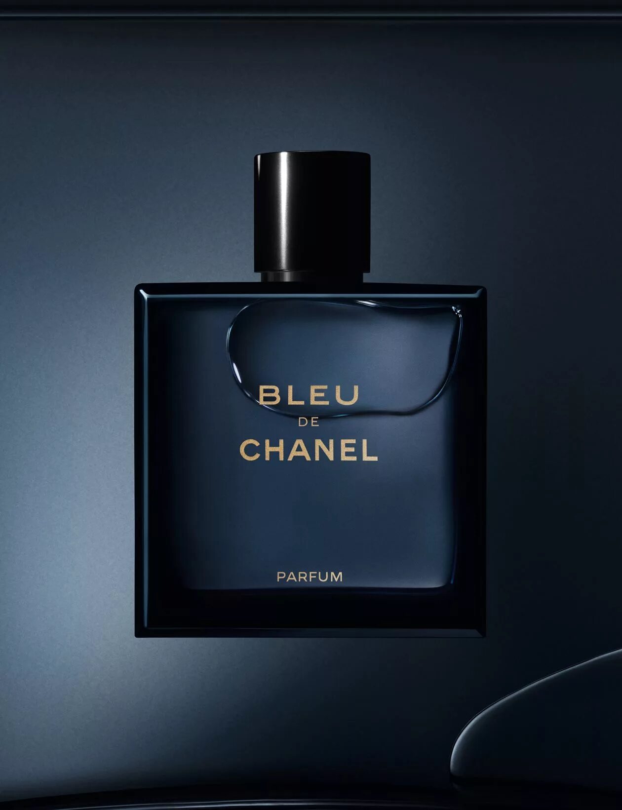 Мужской парфюм де шанель. Chanel bleu Parfum. Духи bleu de Chanel. Chanel Blue de Chanel Parfum. Bleu de Chanel by Chanel.