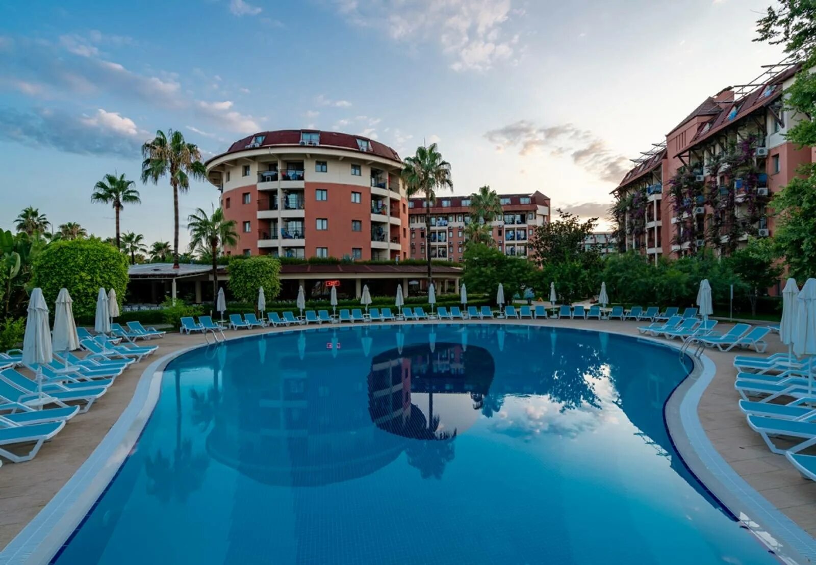 Palmeras beach club. Конаклы пальмерас. отель palmeras beach hotel. отель в турции пальмерас. отель палмейрас турция аланья.