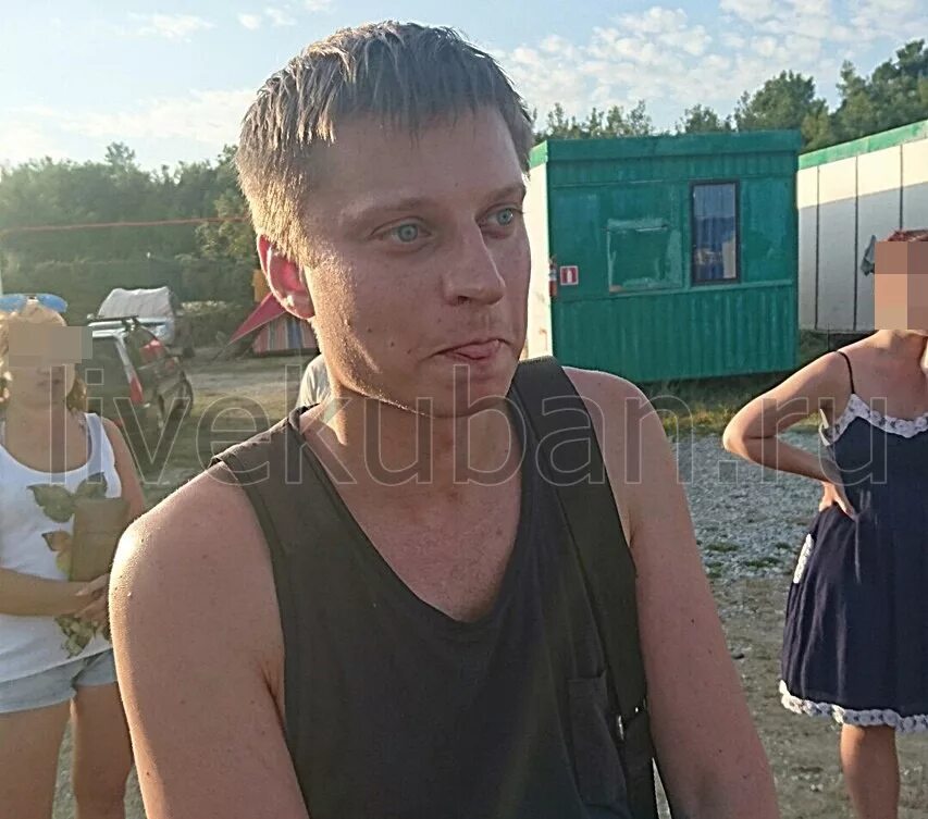 Поймала подсматривающего. Поймала подсматривающего