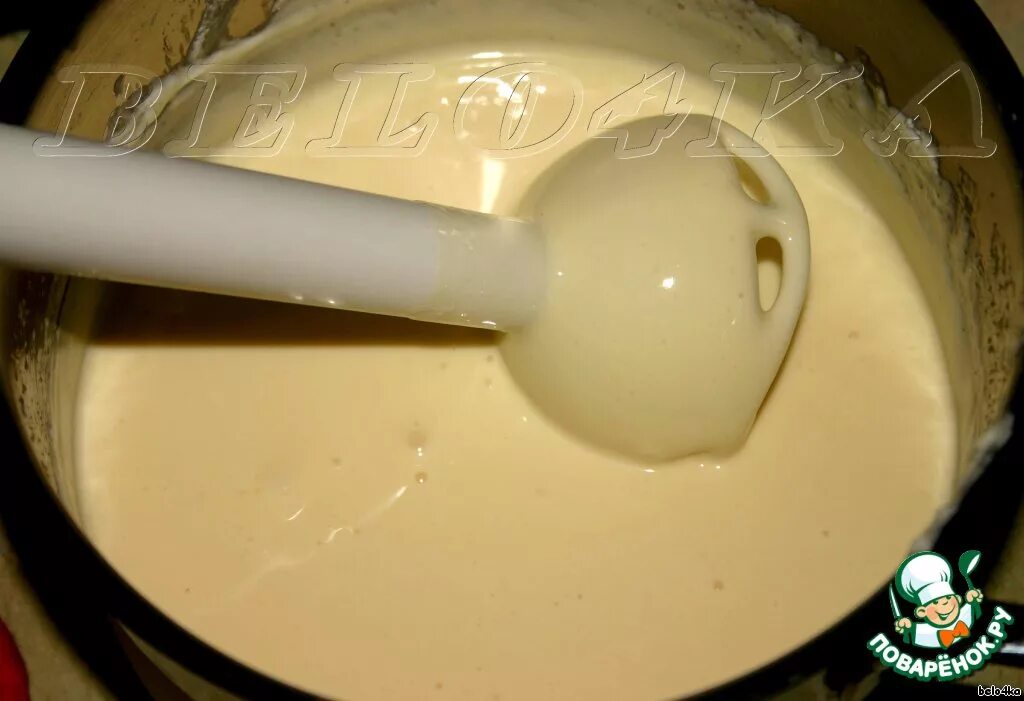 Блендером можно взбивать крем. Крем для торта погружным блендером. Блендер для взбивания крема. Взбить крем блендером. Белковый крем в погружном блендере.