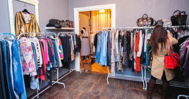 где в тамбове можно сдать. тамбов 18 марта. контейнер для сбора старой одежды. магазин текстиля баннер. где в тамбове можно сдать.