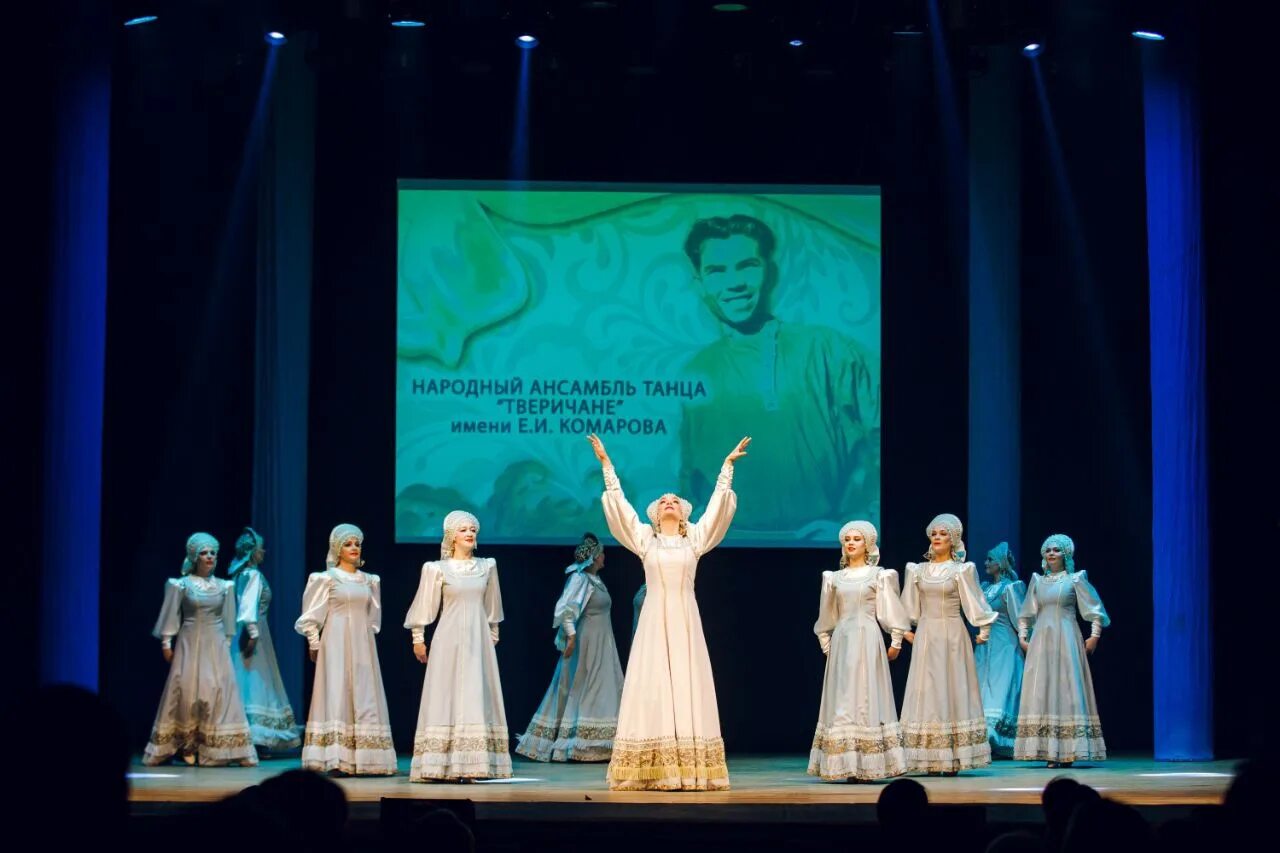 Танец дружбы народов. Ансамбль танца ракета фото знака ракеты. Коллектив современного танца. Встанем ансамбль. Встанем ансамбль.