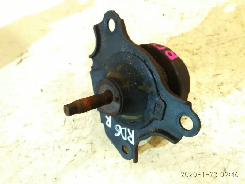 Подушка двигателя срв рд1. Подушка двигателя honda crv rd5. подушка двс зад honda cr-v 2. подушки двигателя honda cr-v rd-7 k24a. хонда црв 3 2,4литра, правая опора двигателя.