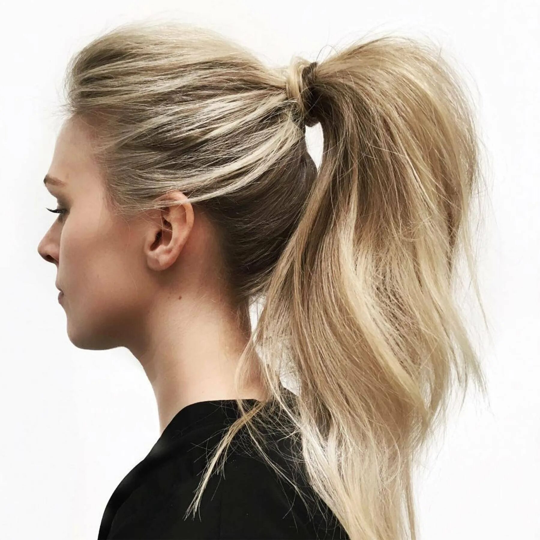 Хвост фото. Хвост ponytail. Хвост ponytail волосы. Конский хвост 2022. Конский хвост прическа 2022.