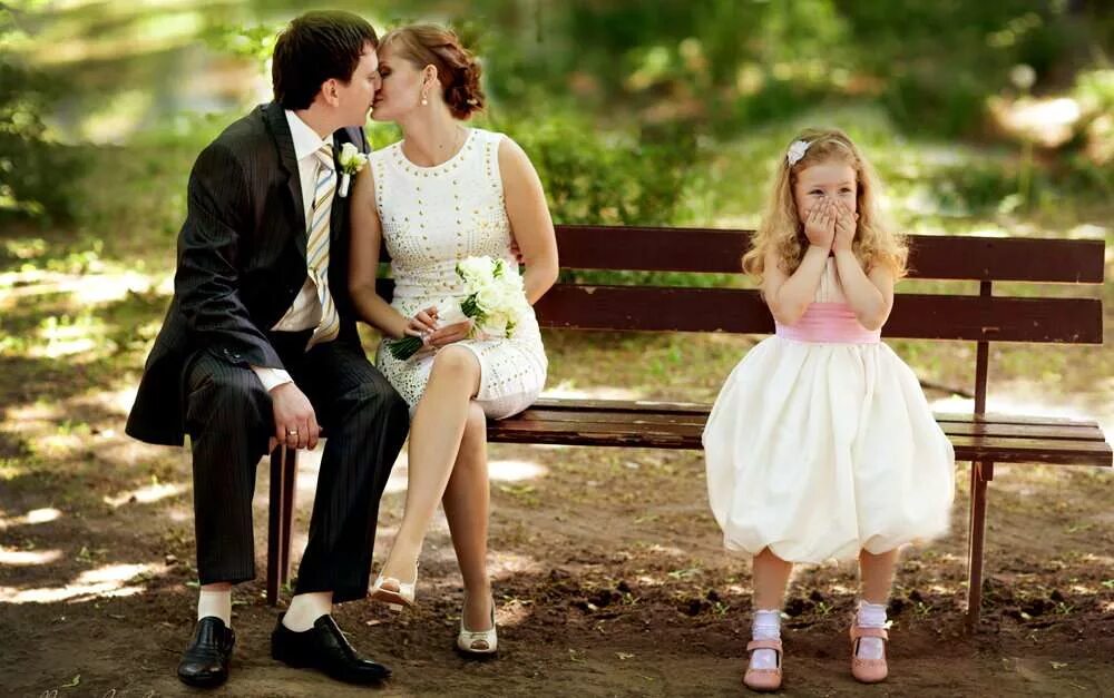 Дети в свадебных нарядах. Свадебная фотосессия с родителями. Дети на свадьбе. Фотосессия с родителями на свадьбе.