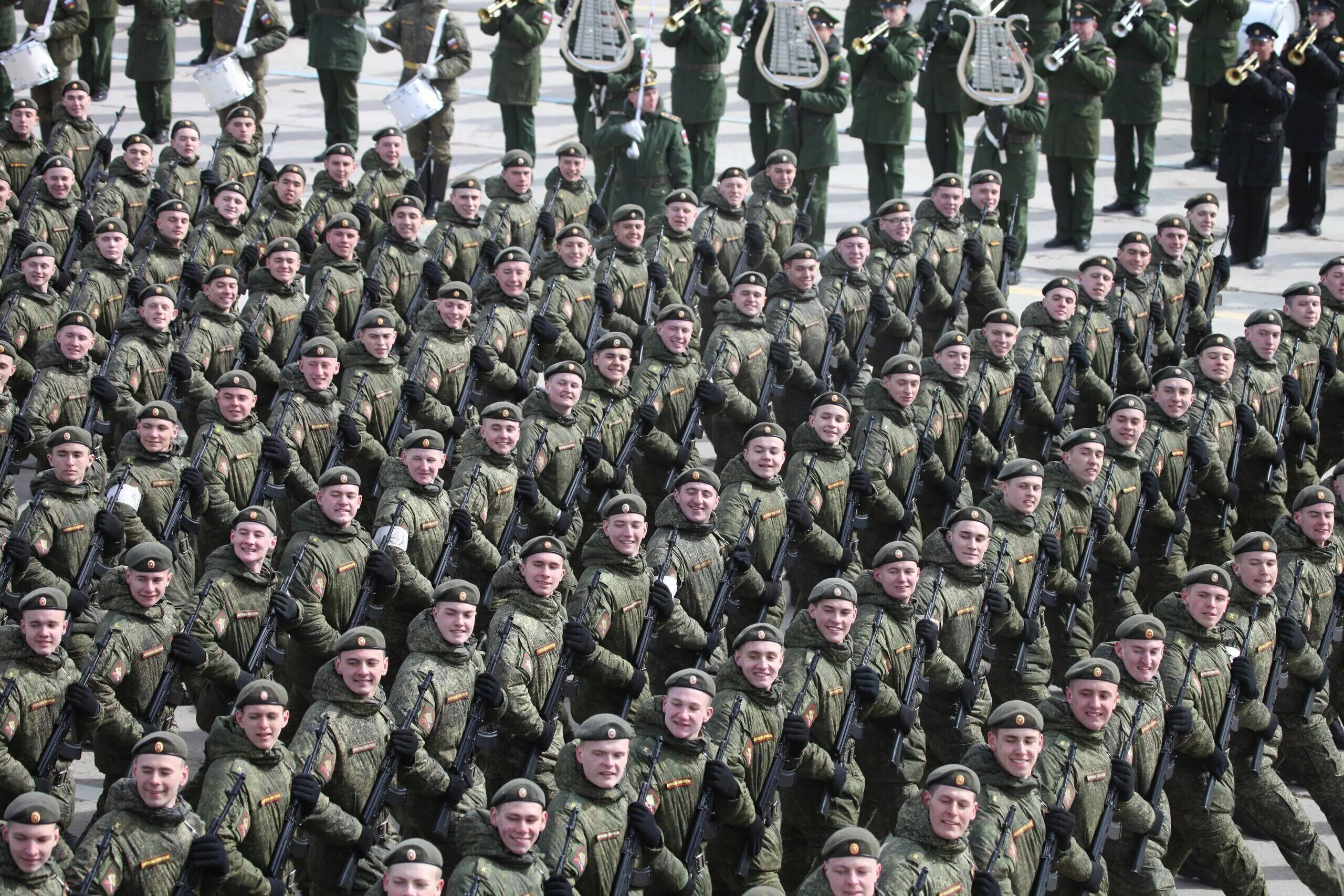 Военный ответ. Армия подписчиков. Войска в ровный ряд. Армия 100000 человек. Фото где 1000 человек армия.