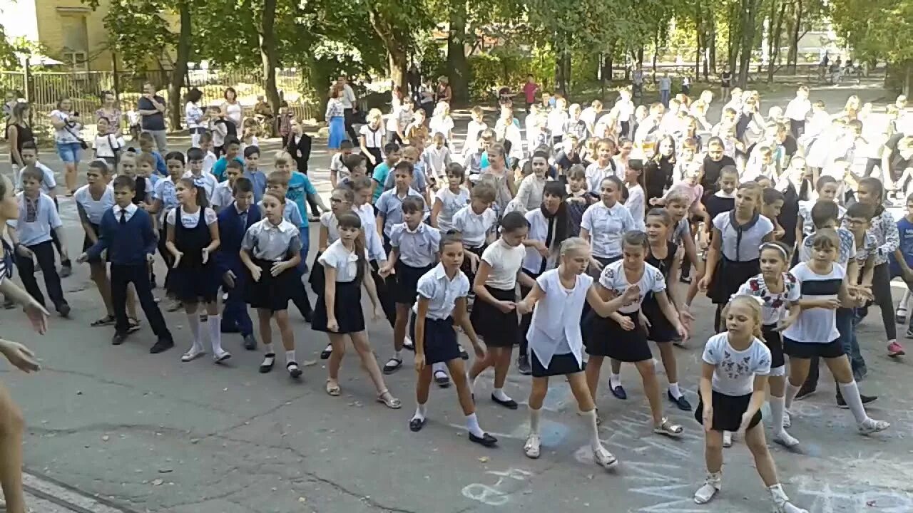 Мелитополь видео. Школа 7 Мелитополь. 14 Школа Мелитополь. День города Мелитополь. 13 Школа Мелитополь.