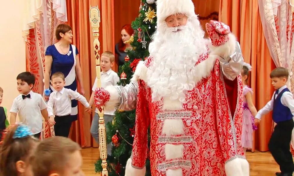 Новый год картинки для детей. Дедушка и внук. Новогодний праздник для детей. Новый год иллюстрации. В садик дедушку вожу.