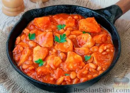 Тушеная фасоль с овощами в томатном соусе
