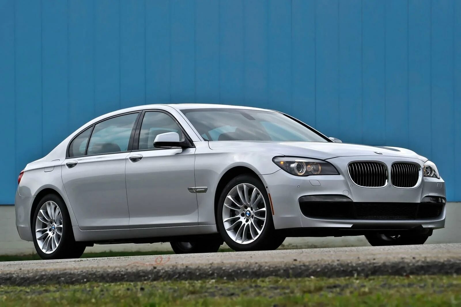 Bmw 7 m. BMW 7 2012. BMW 7 Series 2011. BMW 760li 2011. БМВ 740 li.