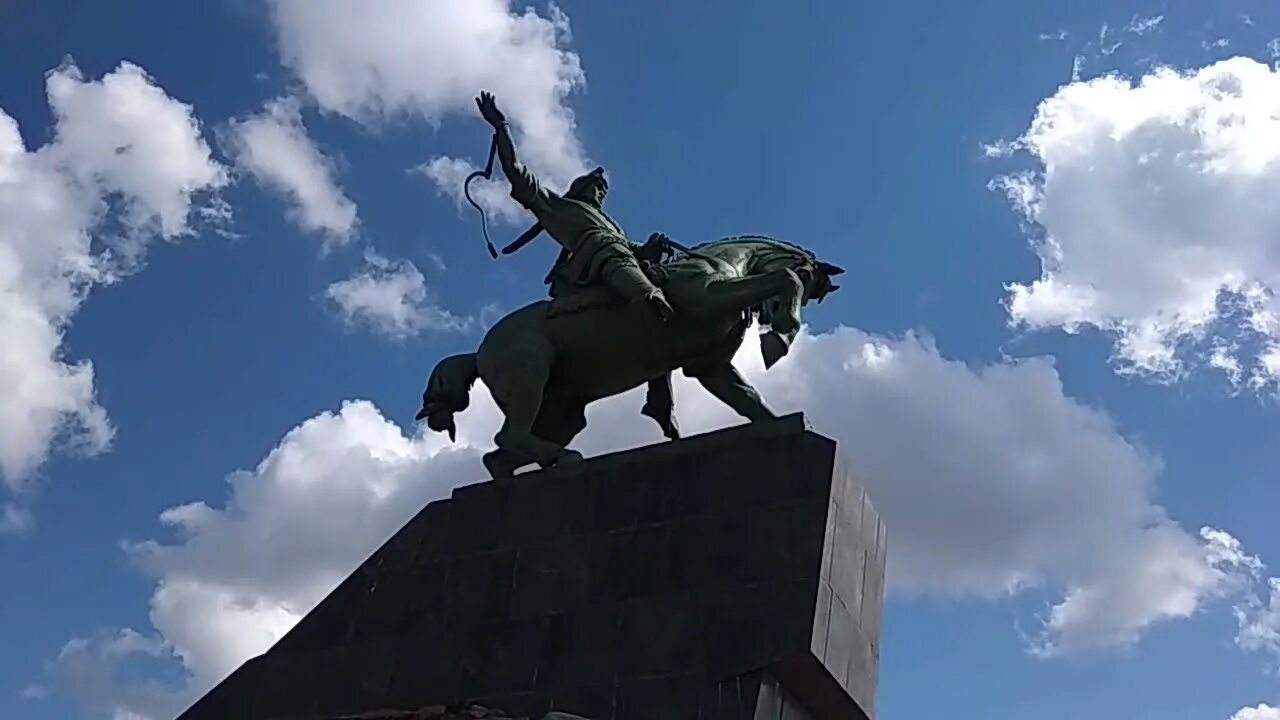 Салават Юлаев памятник в Уфе. Памятник Салавату Юлаеву в Уфе. Сосланбек Тавасиев памятник Салавату Юлаеву. Салават Юлаев Тавасиев. Орден салават юлаев