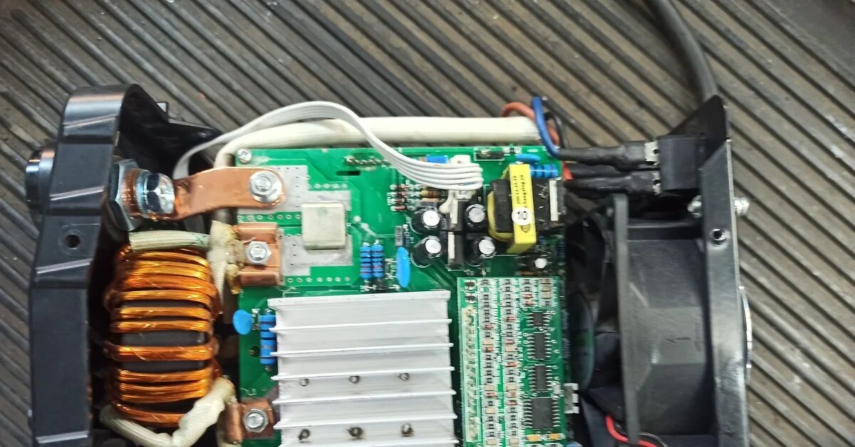 Сварочный аппарат спец мини-250пн. Сварочный аппарат спец мини-250. Спец 250. Сварочный инвертор мини 210 спец. Сварочный аппарат спец мини-250.