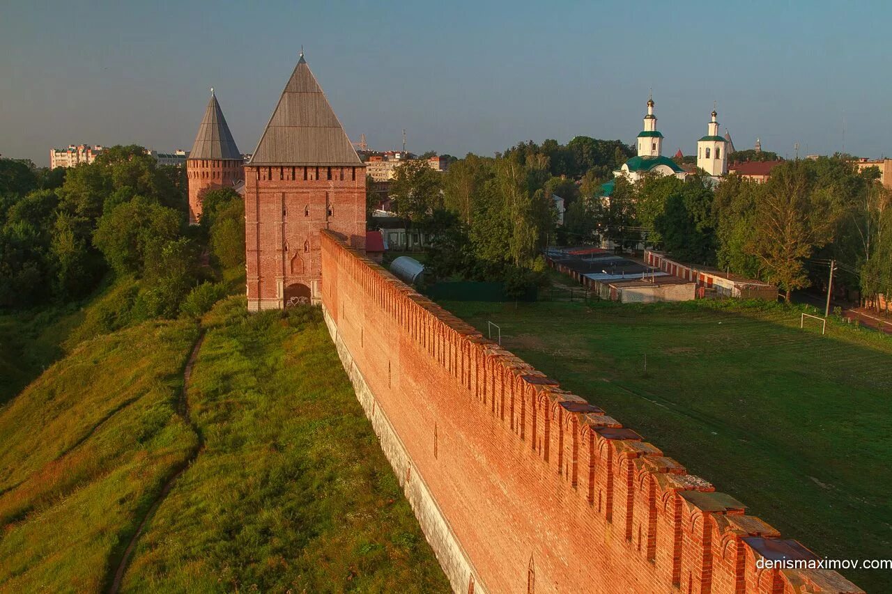 Крепостные стены кремля. Смоленская крепость Смоленск. Смоленская Крепостная стена Смоленск. Каменная крепость в Смоленске. Крепостная крепость Смоленск.