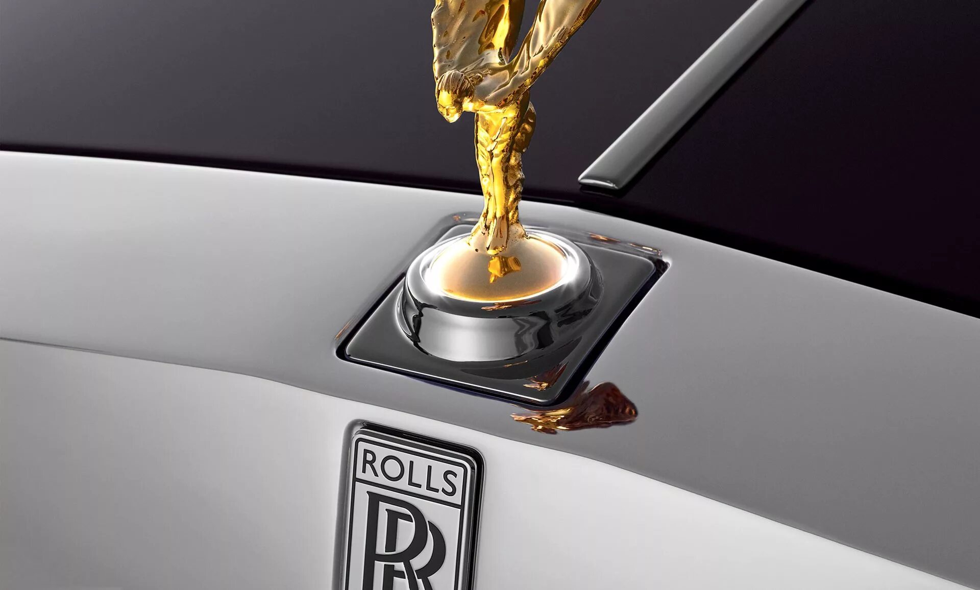 Роллс ройс на капоте. Rolls royce дух экстаза. роллс ройс фантом значок. дух экстаза на rolls royce phantom. rolls royce шильдик.