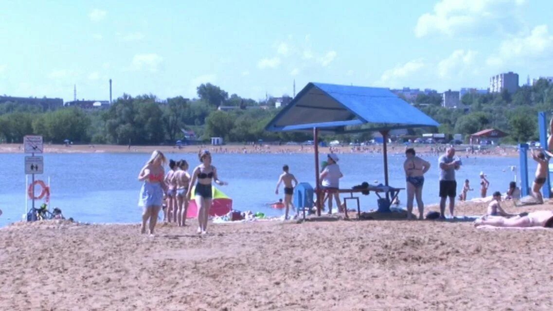 Светлая жизнь орел. Озеро светлая жизнь Орел. Городской пляж Орел. Орловское купаться. Светлый пляж и горы.