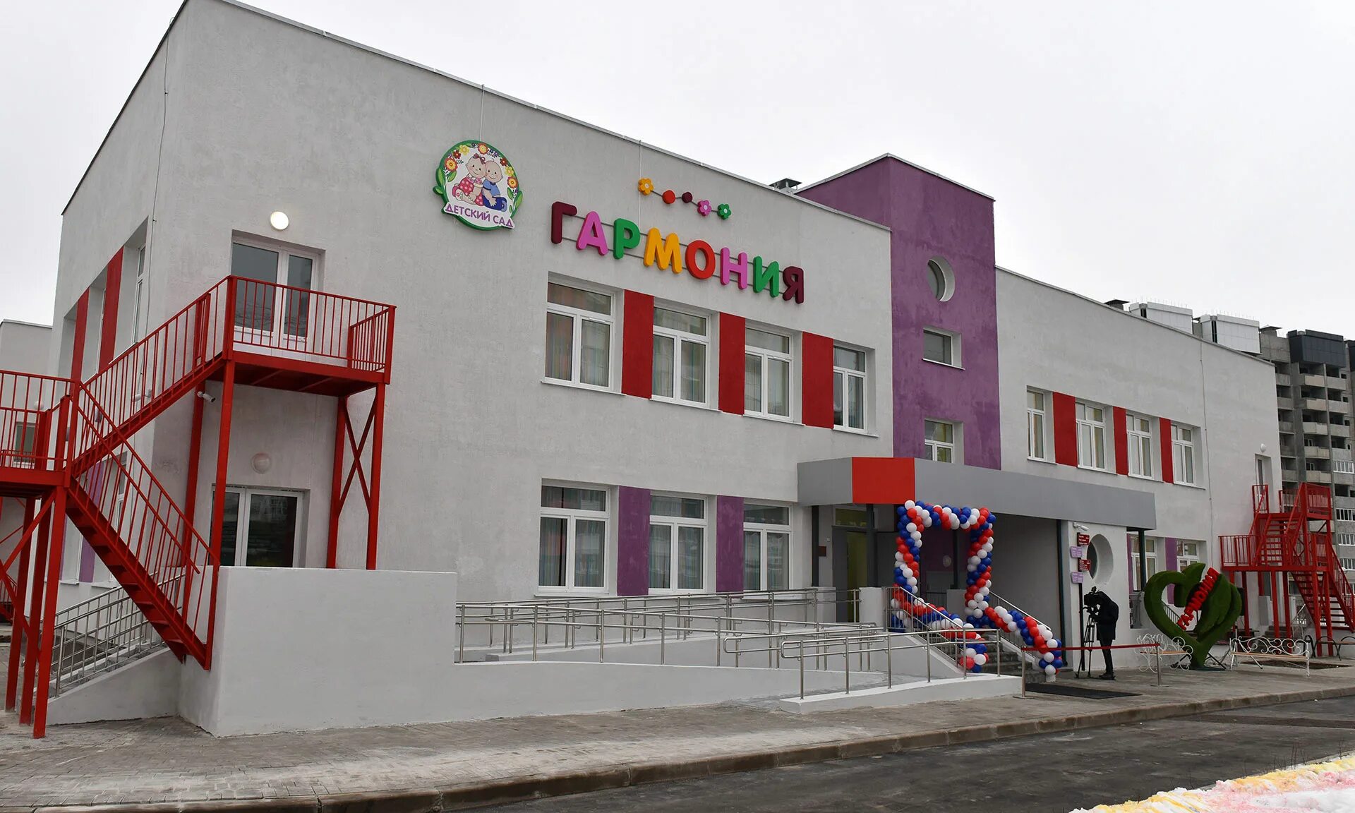 брянская обл детская. город сураж брянской области школа сад. детский сад ромашка суземка. красные дома на улице строителей двор. мкр первомайский сельцо брянская область.
