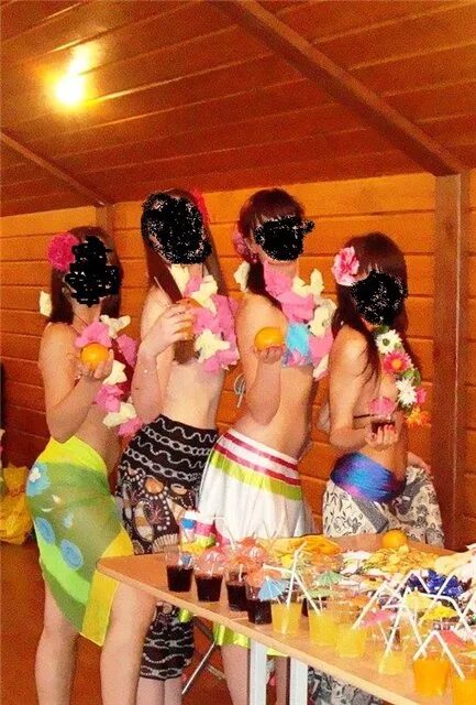 Муж и подруга в сауне. Вечеринка в сауне тематика. Баня в гавайском стиле. Тематика дня рождения в сауне. Тематика для девичника в сауне.