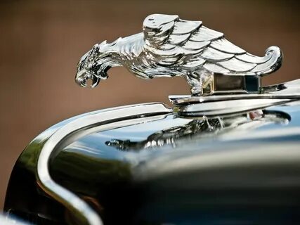 Фигурка на капот автомобиля