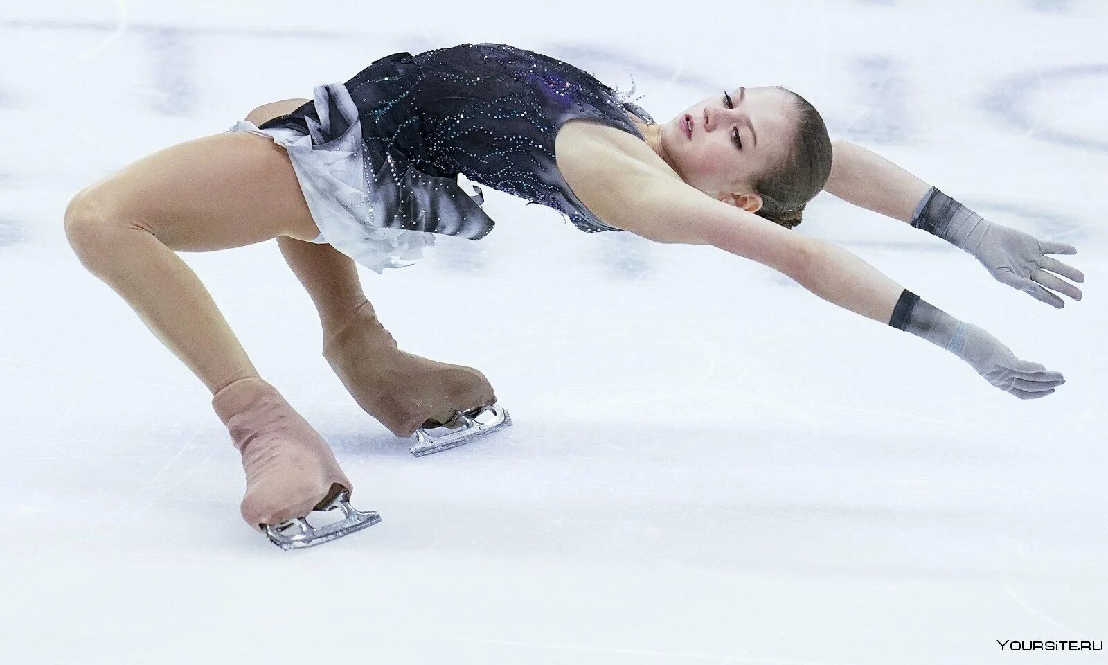 Alexandra Trusova фигуристка. Отзывы тренерах фигурному катанию