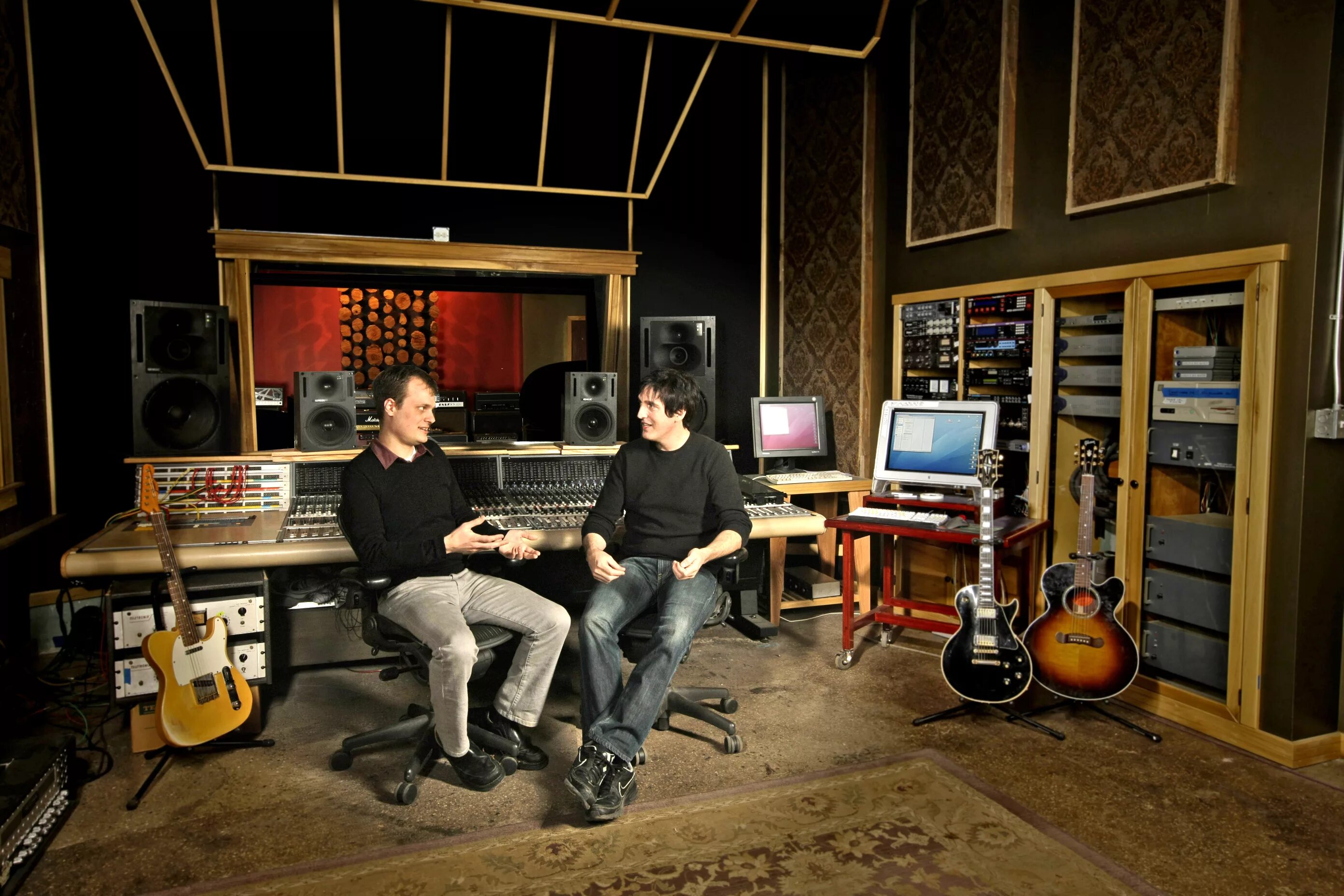 Музыкальное продюсирование. Звукорежиссер на телевидении. Ростислав алимов звукорежиссер. Профессия звукорежиссер. Крис лорд элдж.