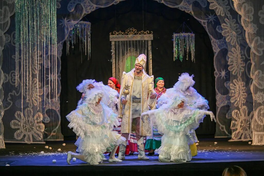 Новогодние театрализованные представления. Сценарий новогоднего спектакля для детей. Сценарий новогоднего спектакля для детей. Новогодние представление для начальных классов. Новогодние праздники представления для детей.