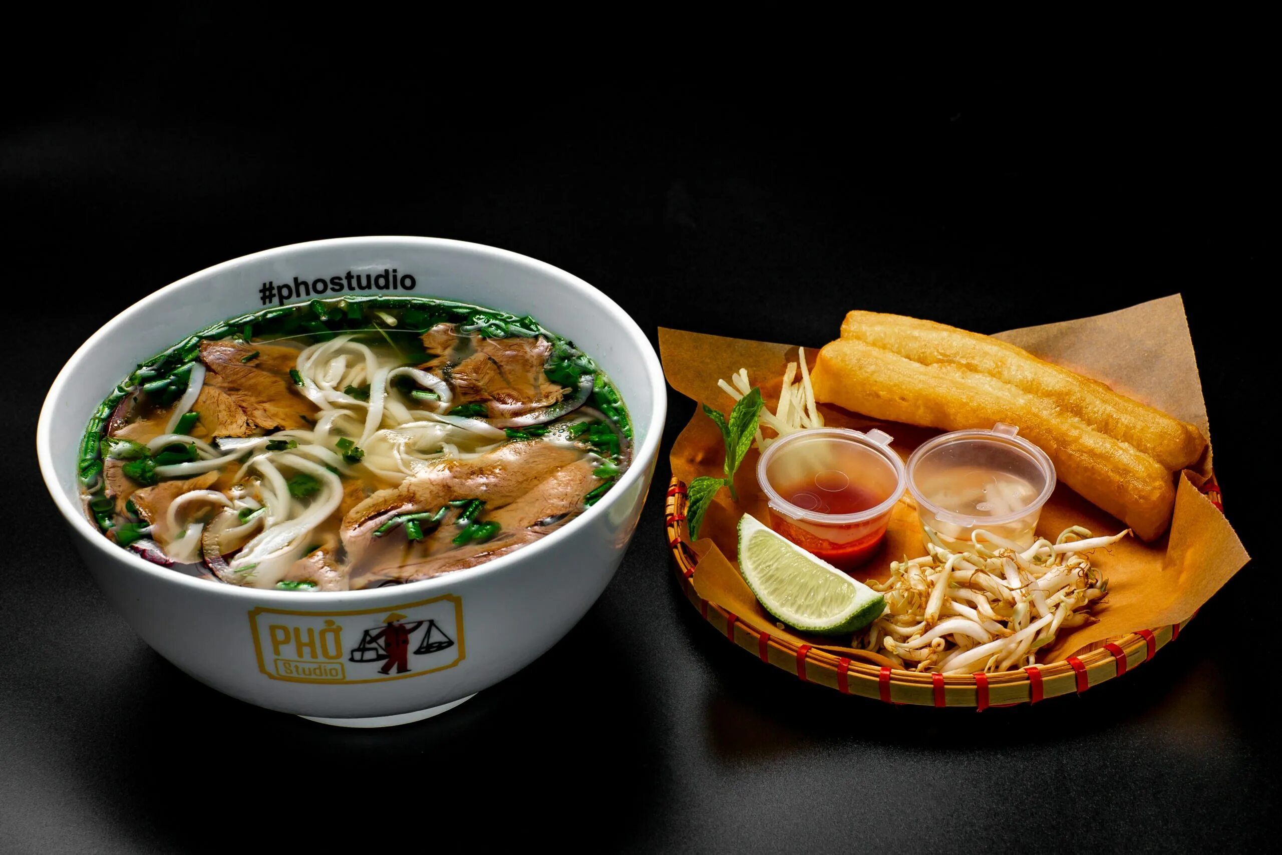 Фо с курицей рецепт. Суп фо га. Фо бо с морепродуктами. Фо с курицей рецепт. Вьетнамский суп фо с курицей.