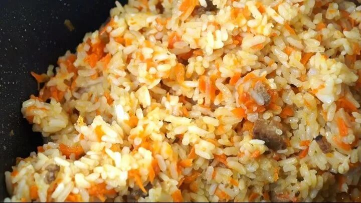 Рассыпчатый плов с курицей. Рассыпчатый рис в казане на плите. Рассыпчатый рис в казане на плите. Плов с майонезом. Рассыпчатый рис в казане на плите.