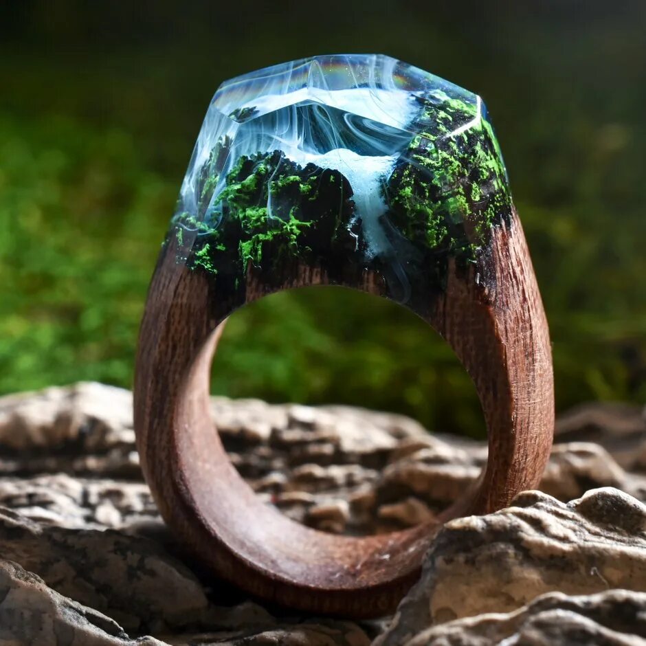 Горы из эпоксидной смолы. Кулон горы из эпоксидной смолы. Северное сияние эпоксидной смолой. Горе смола. Кулон из эпоксидной смолы и дерева.