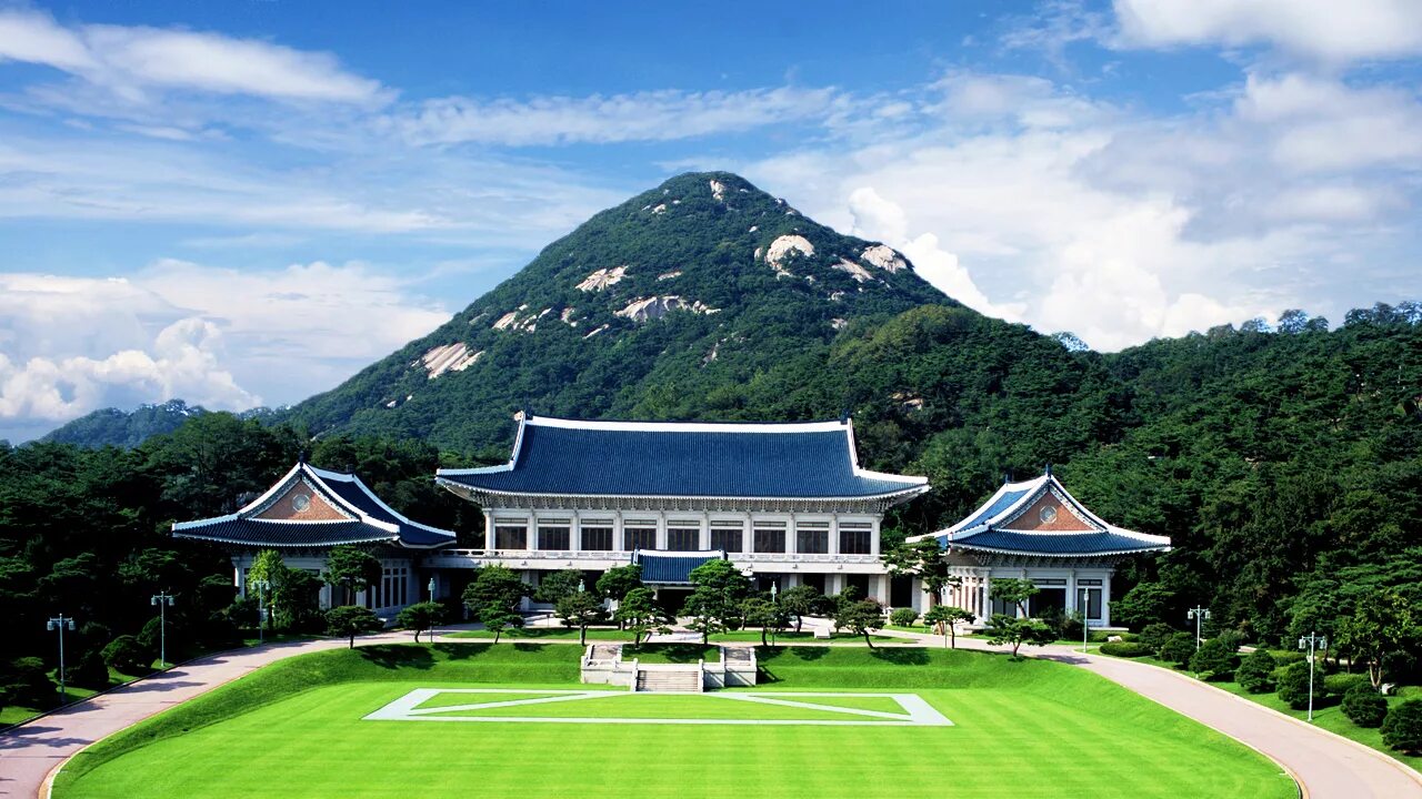 резиденция президента южной кореи. синий дом корея. президентская резиденция чхонвадэ. резиденция президента южной кореи. голубой дом в корее.