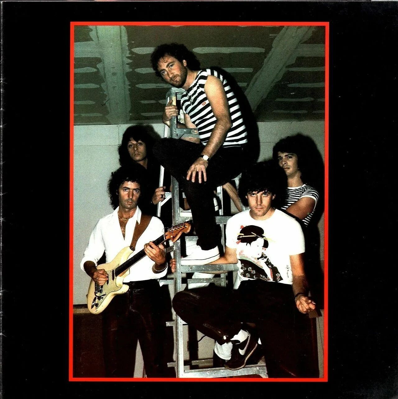Рейнбоу 1983. Ричи блэкмор 1983. rainbow band 1983. rainbow bent out of shape 1983. rainbow 83 группа.