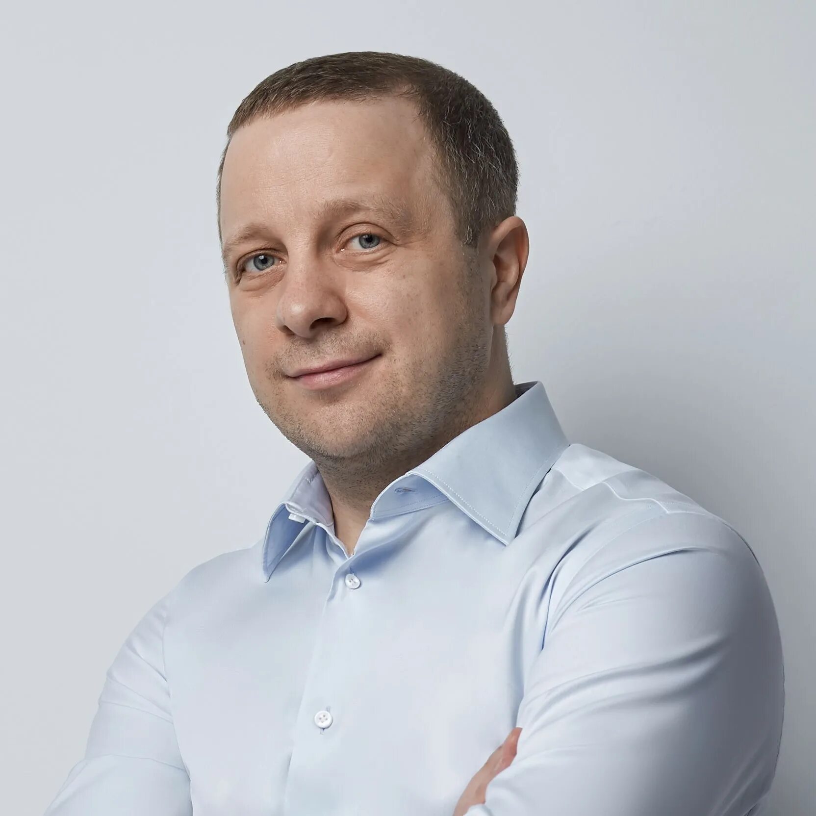 Директор компании цвет диванов. Петр исаев. Наталья пекшева втб. Цвет руководитель. Начальник агентство 007 фильм.