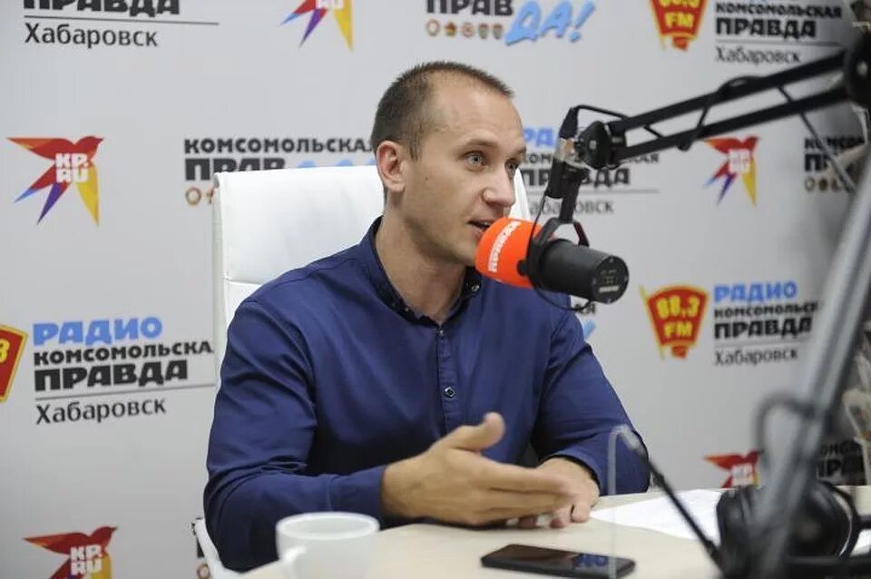 Радио комсомольская правда в хабаровске. Радиоведущие комсомольская правда спб. Радио комсомольская правда в хабаровске. Студия комсомольская правда. Радио ведущие комсомольской правды в хабаровске.