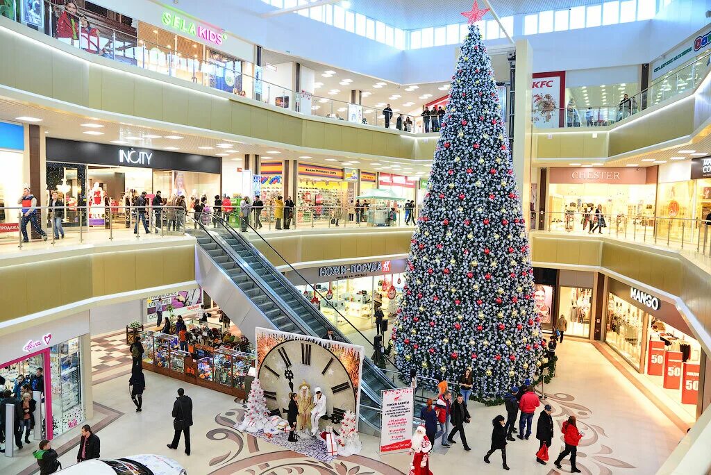 Тц красная площадь краснодар. Красная площадь краснодар реклама. Площадь торгового центра красная площадь в краснодаре. Торговый центр красная площадь в краснодаре. График работы тц красная площадь.