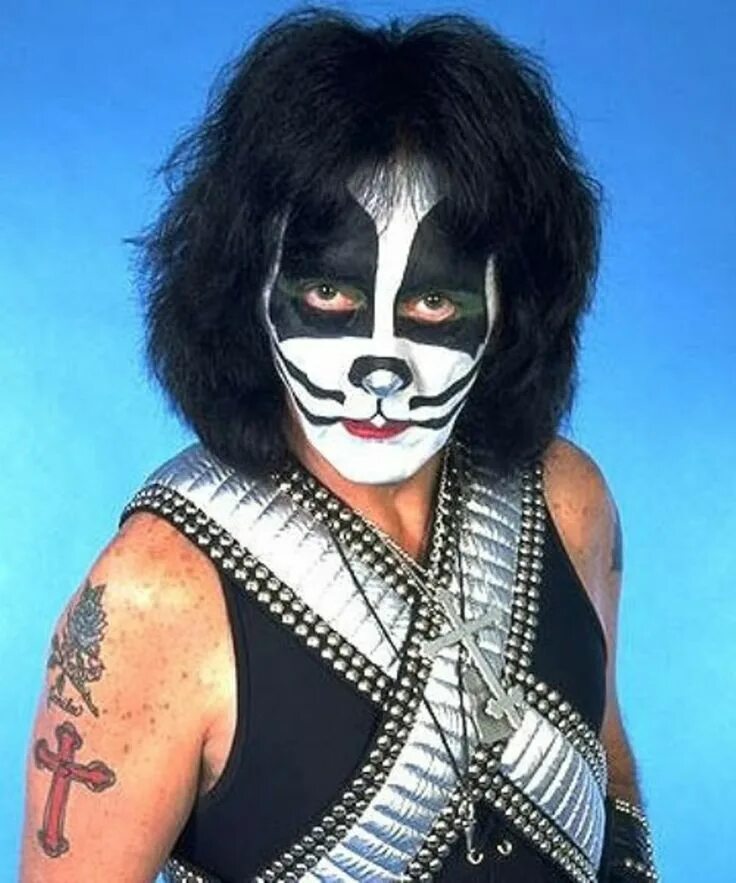 Грим группы кисс. Барабанщик группы Кисс Питер Крисс. Kiss: Peter Criss. Peter Criss Питер Крисс. Джин Симмонс.