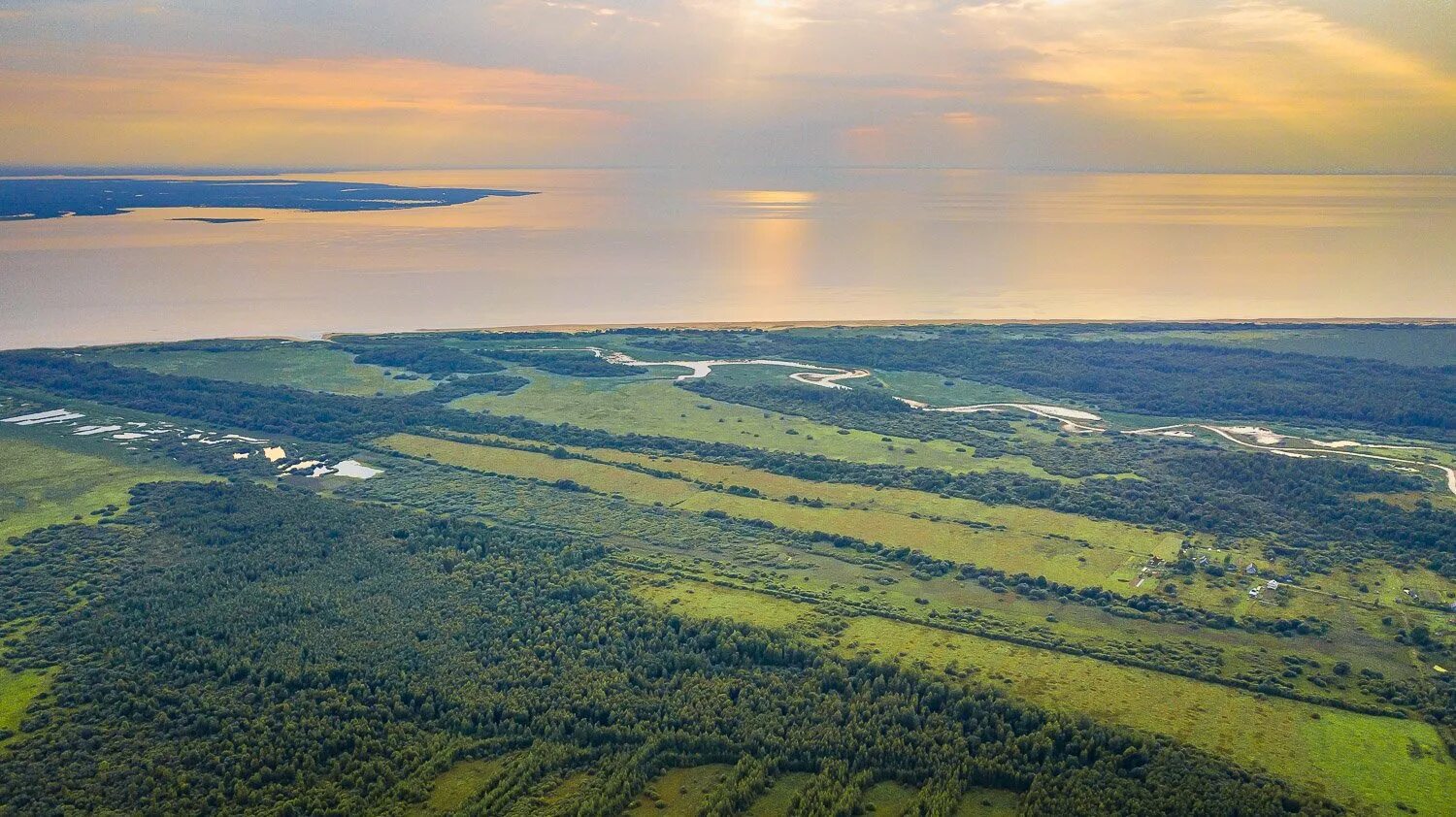 Озеро Ильмень. Озеро Ильмень Новгородская. Озеро Ильмень Старая Русса. Великий Новгород оз Ильмень. Киев возник на озере ильмень