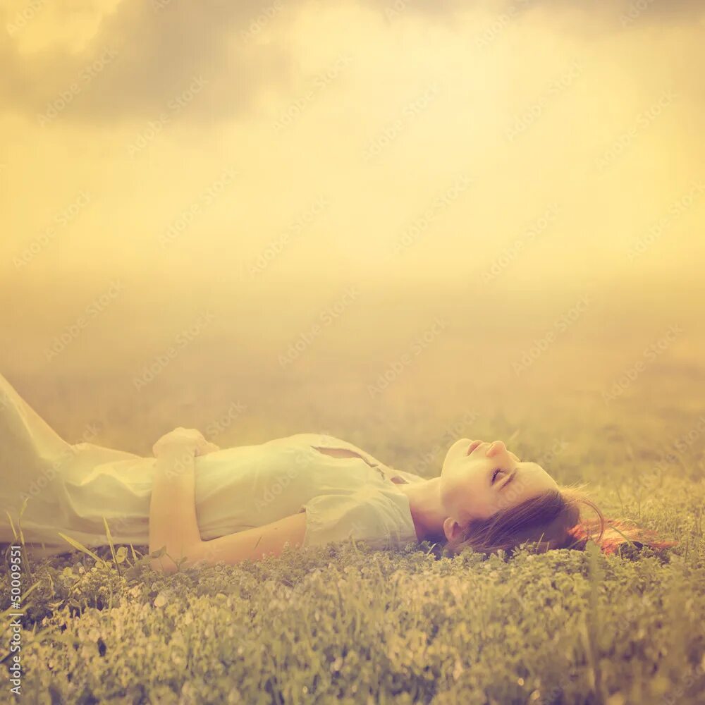 Девушка лежит с закрытыми глазами. Girl can dream. Girl can dream. Girl can dream. Girl can dream.