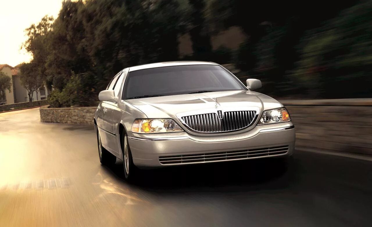 Lincoln Town car 2011. Lincoln Town car 2007. Lincoln Town car 2003. 2003—2011 Lincoln Town car.