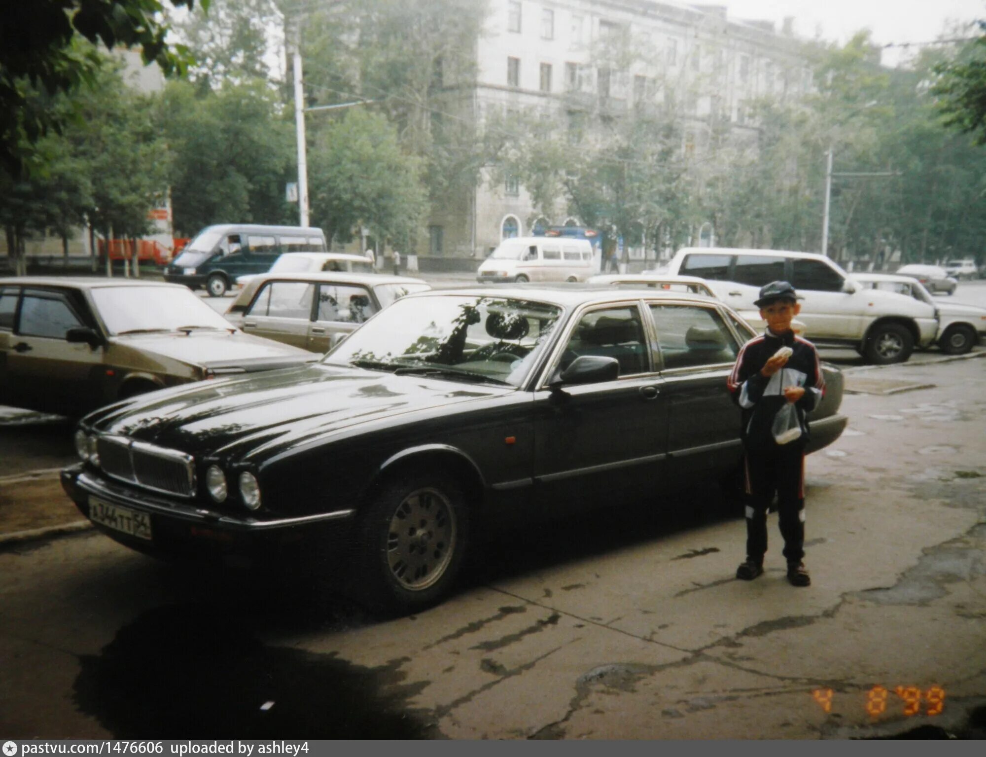 Иномарки 90-х. Авторынок 90. Иномарки в 90-х в России. Автомобильный рынок 90-е. Киров волк лихие 90 е 7 читать