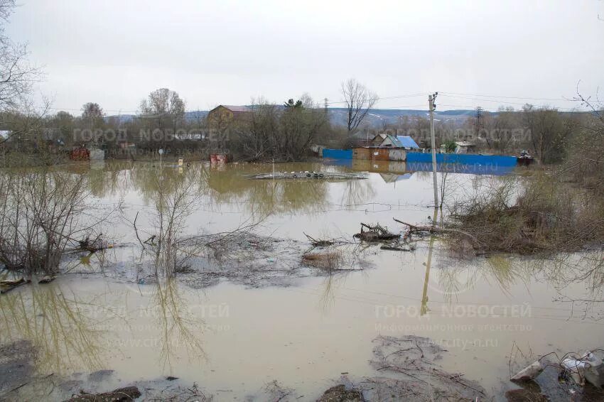 Уровень воды в реках новокузнецка. Река Конобениха Новокузнецк. Водная речка Новокузнецк. Река Кульяновка Новокузнецк. Черная речка Новокузнецк.